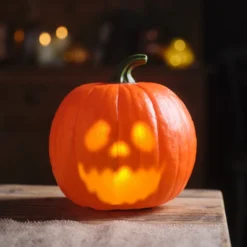 Animierter Halloween-Kürbis mit Ton- und visuellen Effekten