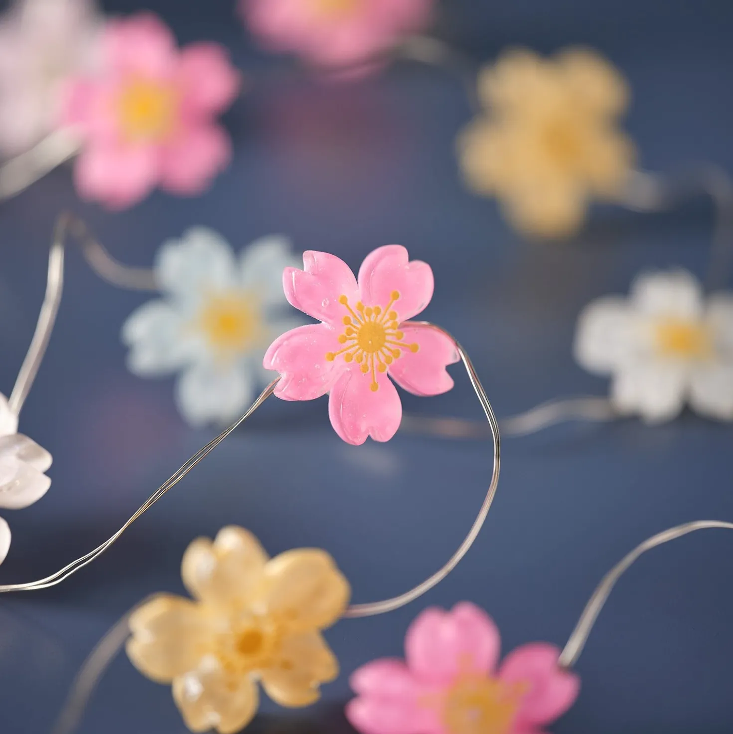 Batteriebetriebene LED‑Mikro‑Blumenlichterkette mit 20 Lichtern in Warmweiß