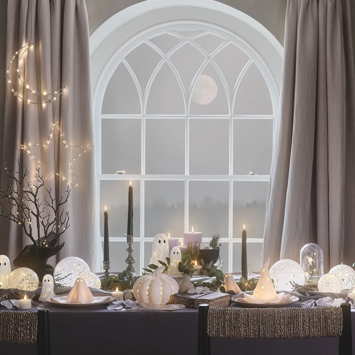 10 cm LED-Glaskugel mit Timer aus Konfettiglas