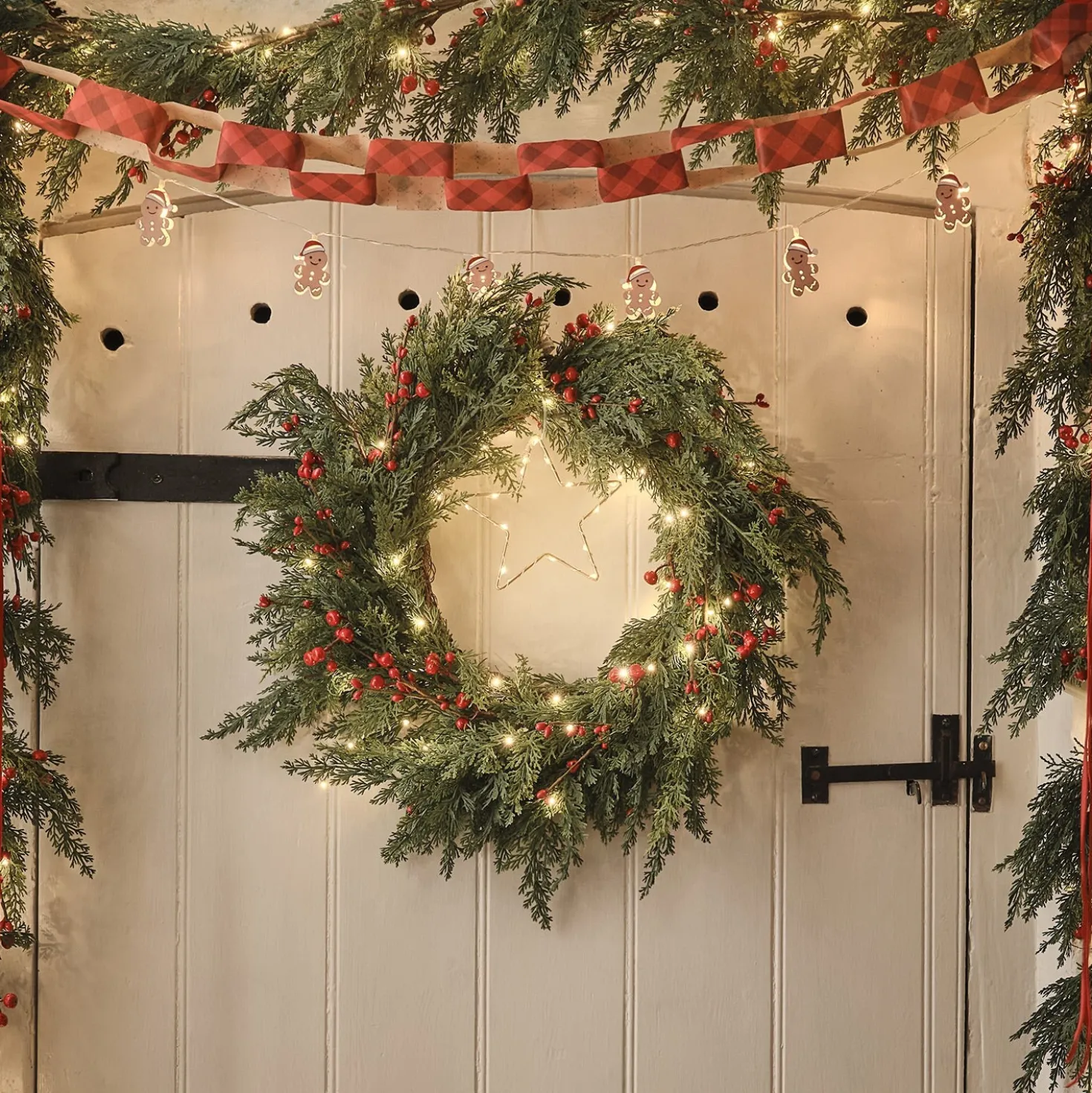 45cm Weihnachtskranz rote Beeren mit Beleuchtung