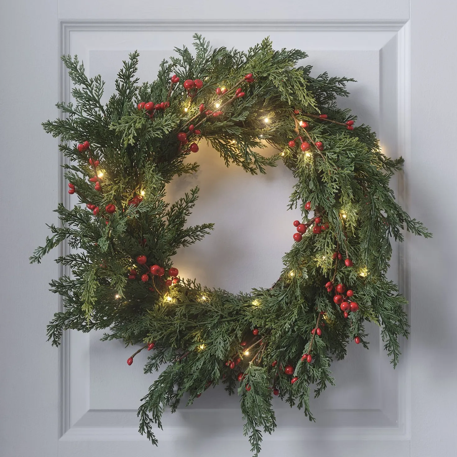 45cm Weihnachtskranz rote Beeren mit Beleuchtung