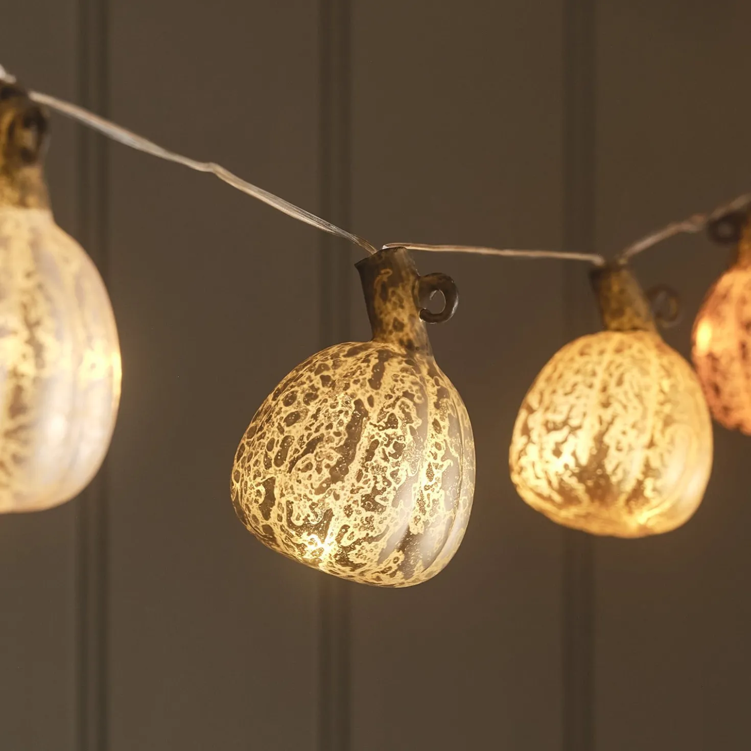8er LED Kürbis Lichterkette aus Glas