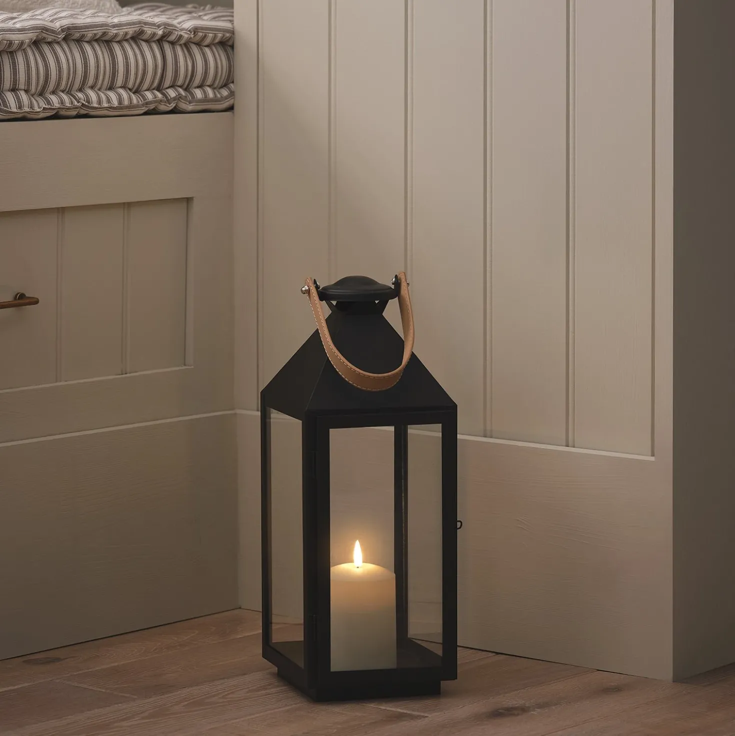 2er Set Brixham TruGlow® LED-Laternen aus Metall mit Griffen in Lederoptik