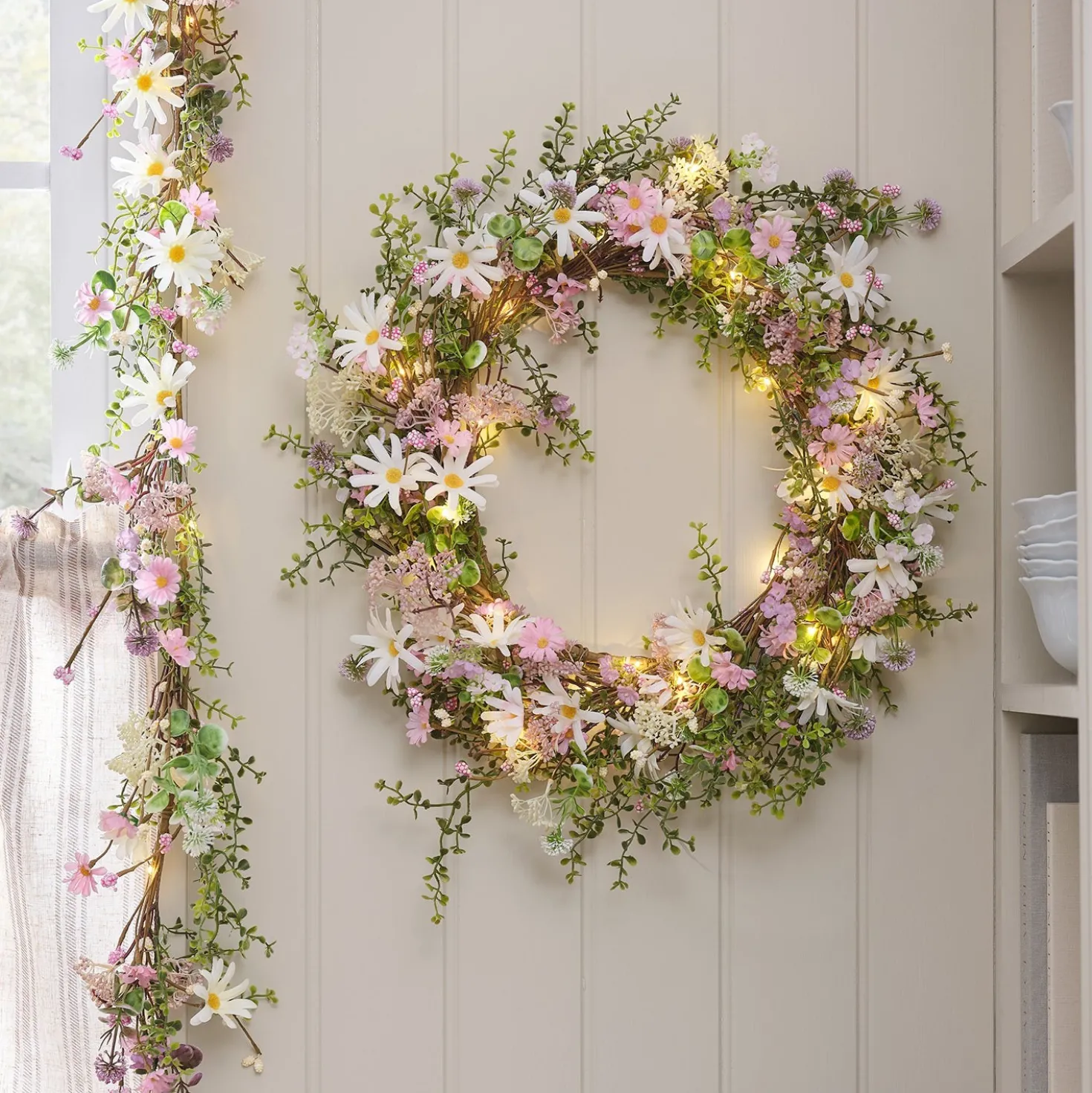 2er Set LED-Blumenkranz & Girlande mit Margeriten in Pastell