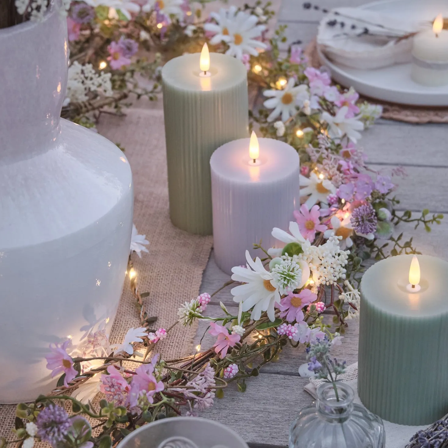 2er Set LED-Blumenkranz & Girlande mit Margeriten in Pastell