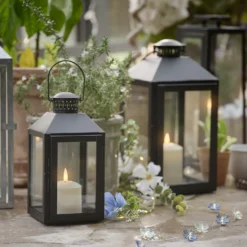 2er Set Metall-Laternen mit TruGlow® LED-Kerzen, Fernbedienung & Timer
