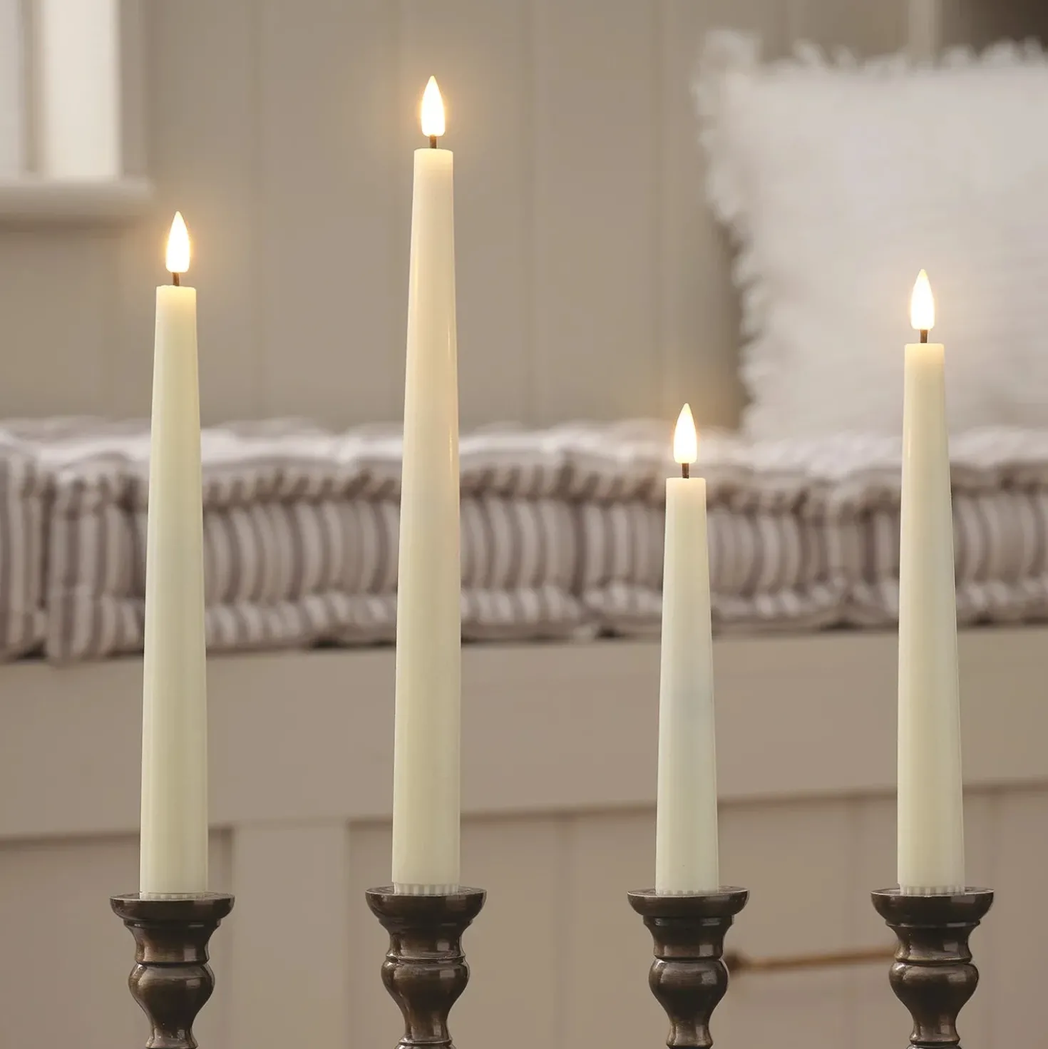4er Set TruGlow® LED‑Stabkerzen in Elfenbein mit Fernbedienung