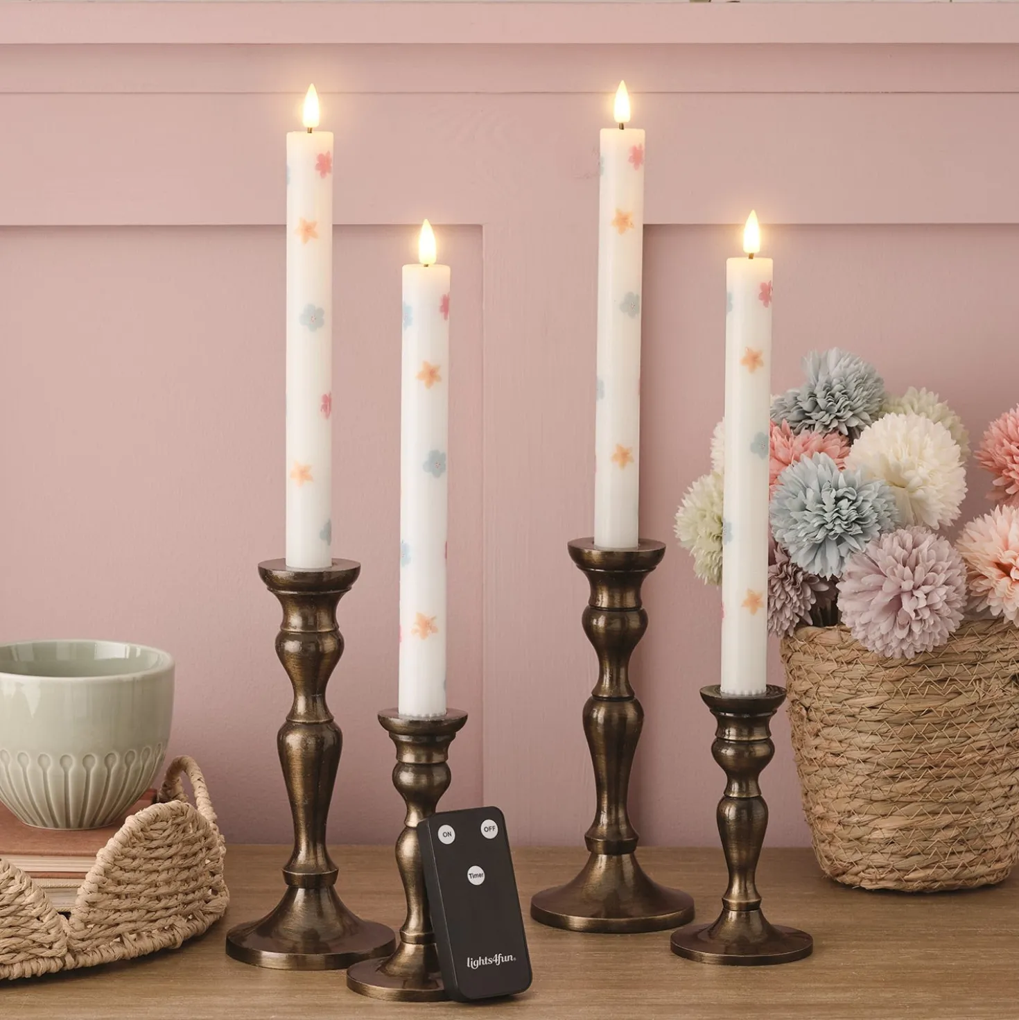 4er Set TruGlow® LED Stabkerzen mit Blumen mit Fernbedienung