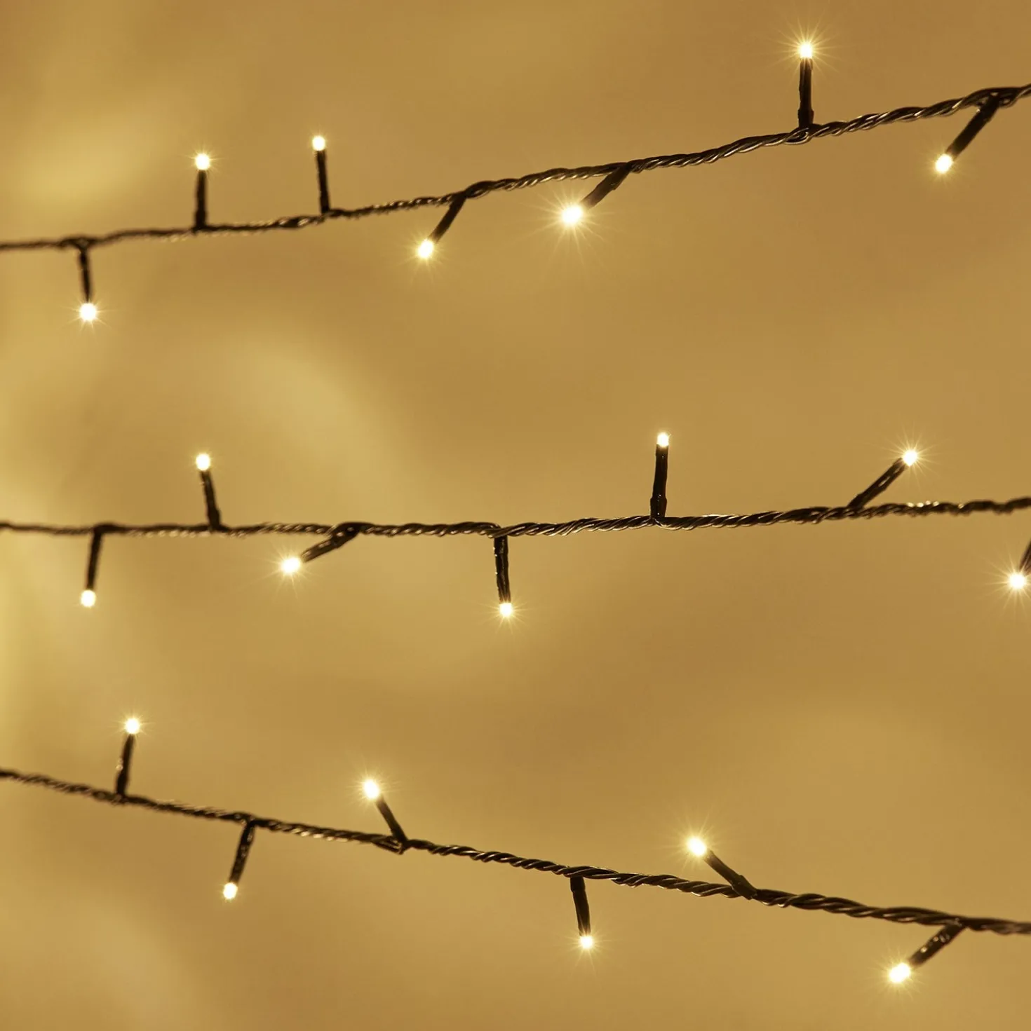 Essential Connect 10m 100er LED Lichterkette warmweiß koppelbar grünes Kabel
