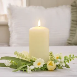 Frühlings-Kerzenring mit Tulpen & Gänseblümchen inkl. 15 cm TruGlow® LED-Kerze