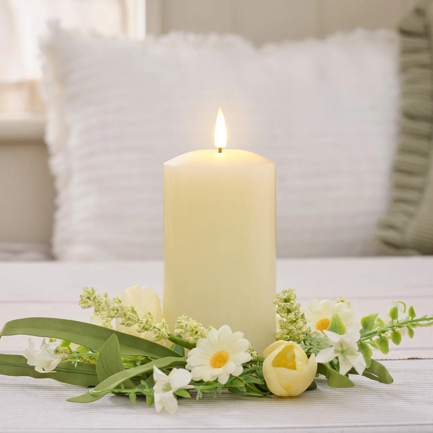 Frühlings-Kerzenring mit Tulpen & Gänseblümchen inkl. 15 cm TruGlow® LED-Kerze