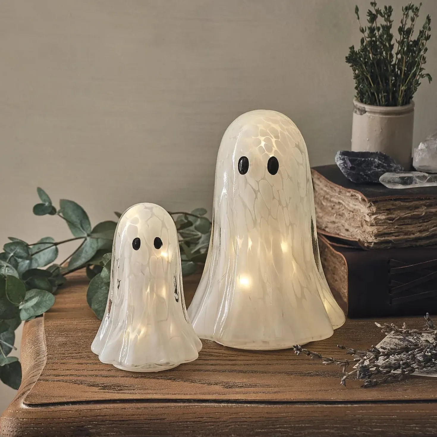 Gertie LED-Halloween-Geist-Deko aus Konfettiglas - klein