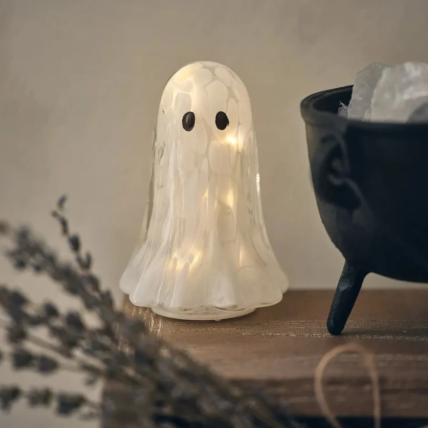 Gertie LED-Halloween-Geist-Deko aus Konfettiglas - klein