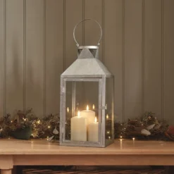 Große Hayle Outdoor Laterne aus verzinktem Stahl mit 3 TruGlow® Outdoor Kerzen