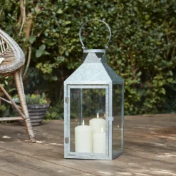 Große Hayle Outdoor Laterne aus verzinktem Stahl mit 3 TruGlow® Outdoor Kerzen