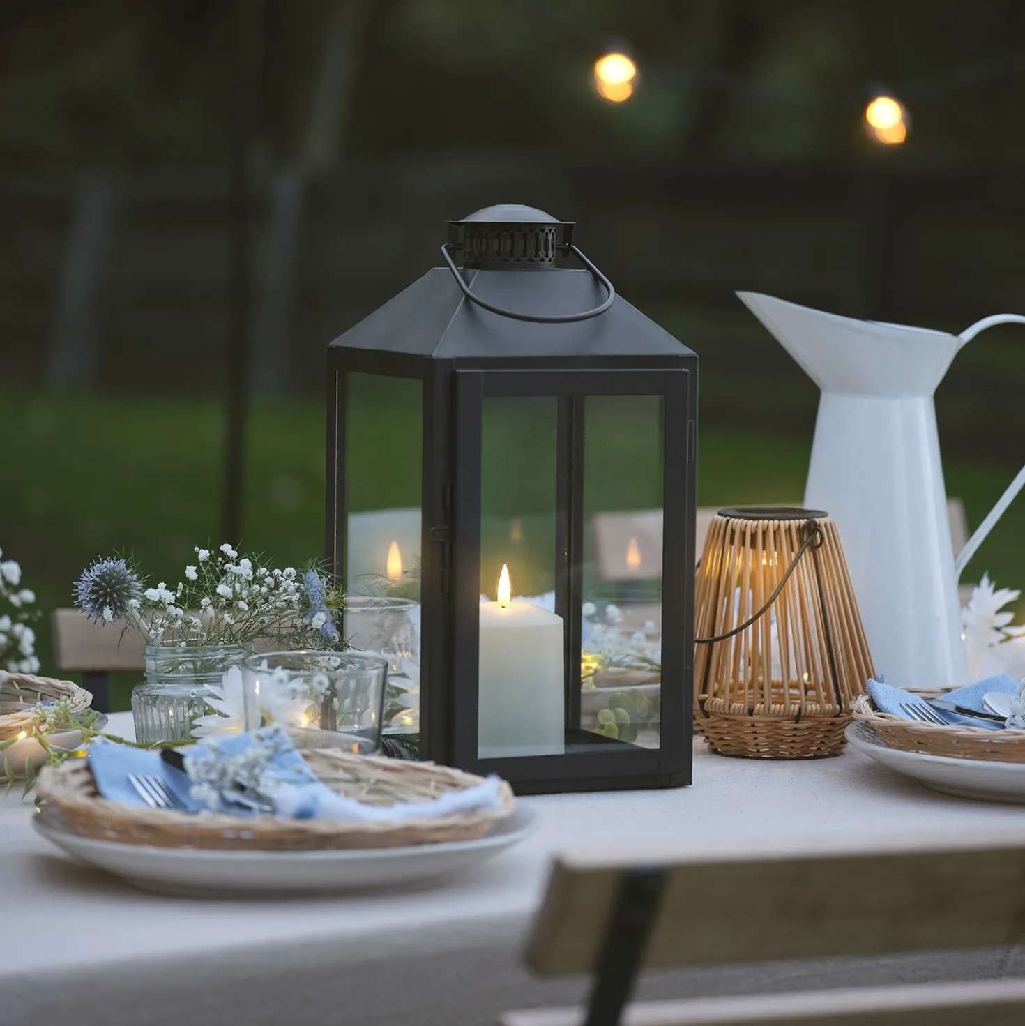 Große schwarze "Seaton" Laterne mit TruGlow® LED-Kerze