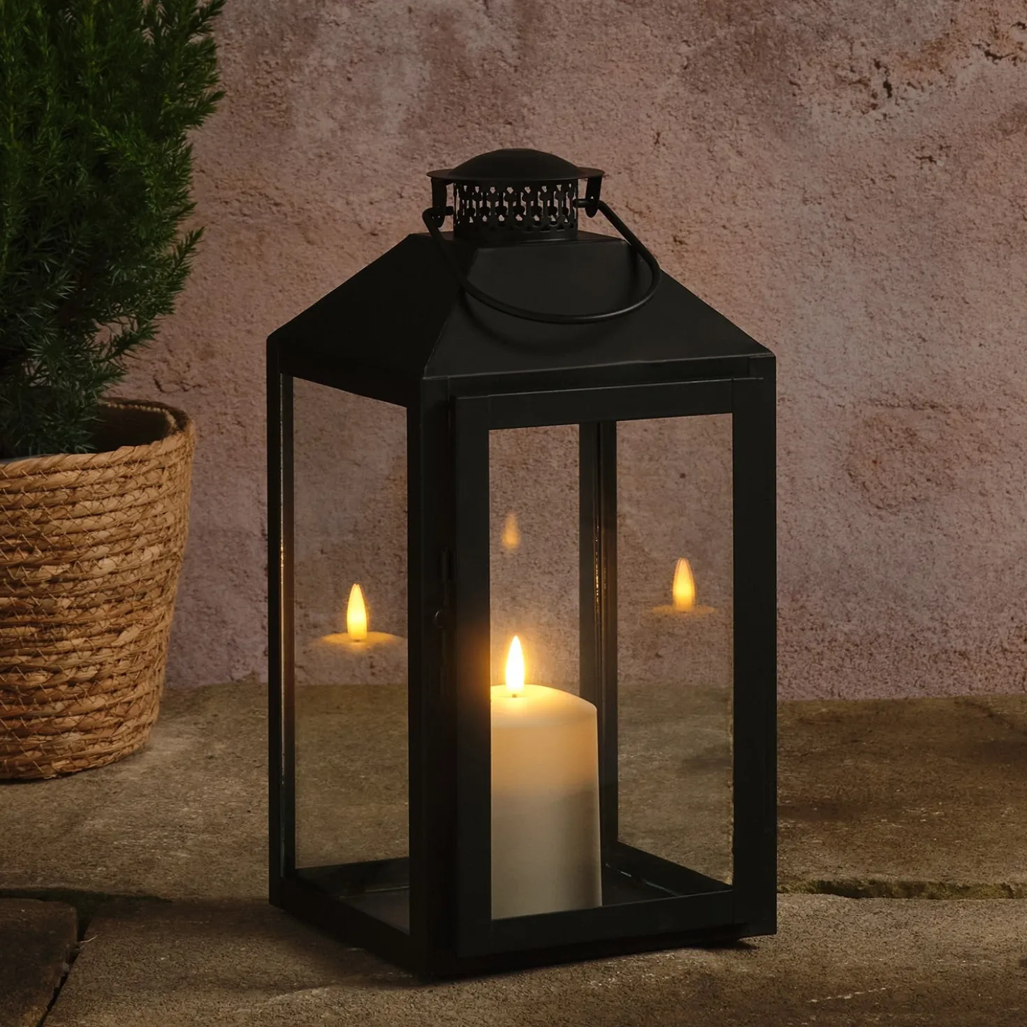Große schwarze "Seaton" Laterne mit TruGlow® LED-Kerze