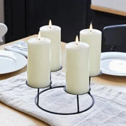 Kerzenständer Tischdeko mit 4 elfenbeinfarbenen TruGlow® LED Stumpenkerzen Echtwachs