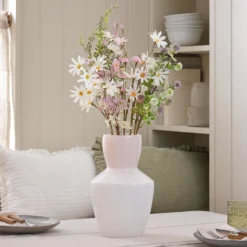 Künstlicher Frühlingsstrauß „Daisy Dreams“ mit pastellfarbenen Gänseblümchen 60cm