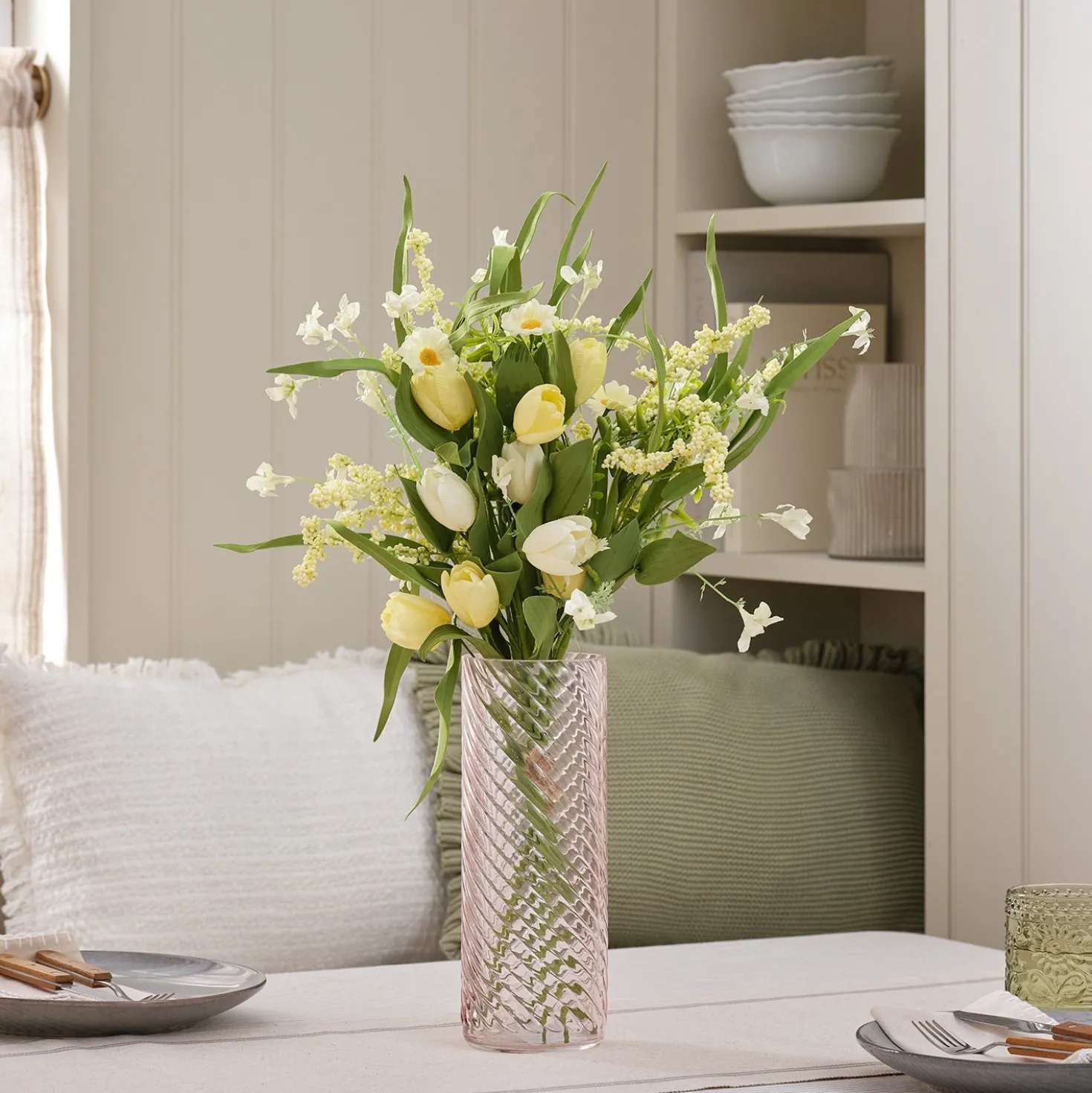 Künstlicher Tulpenstrauß mit Vase im Set in Buttergelb & Blush Pink