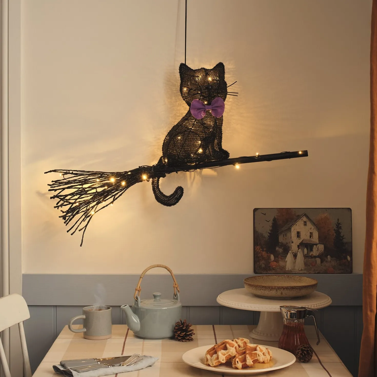 LED-Halloween-Katze auf Besen mit Timer für den Außenbereich