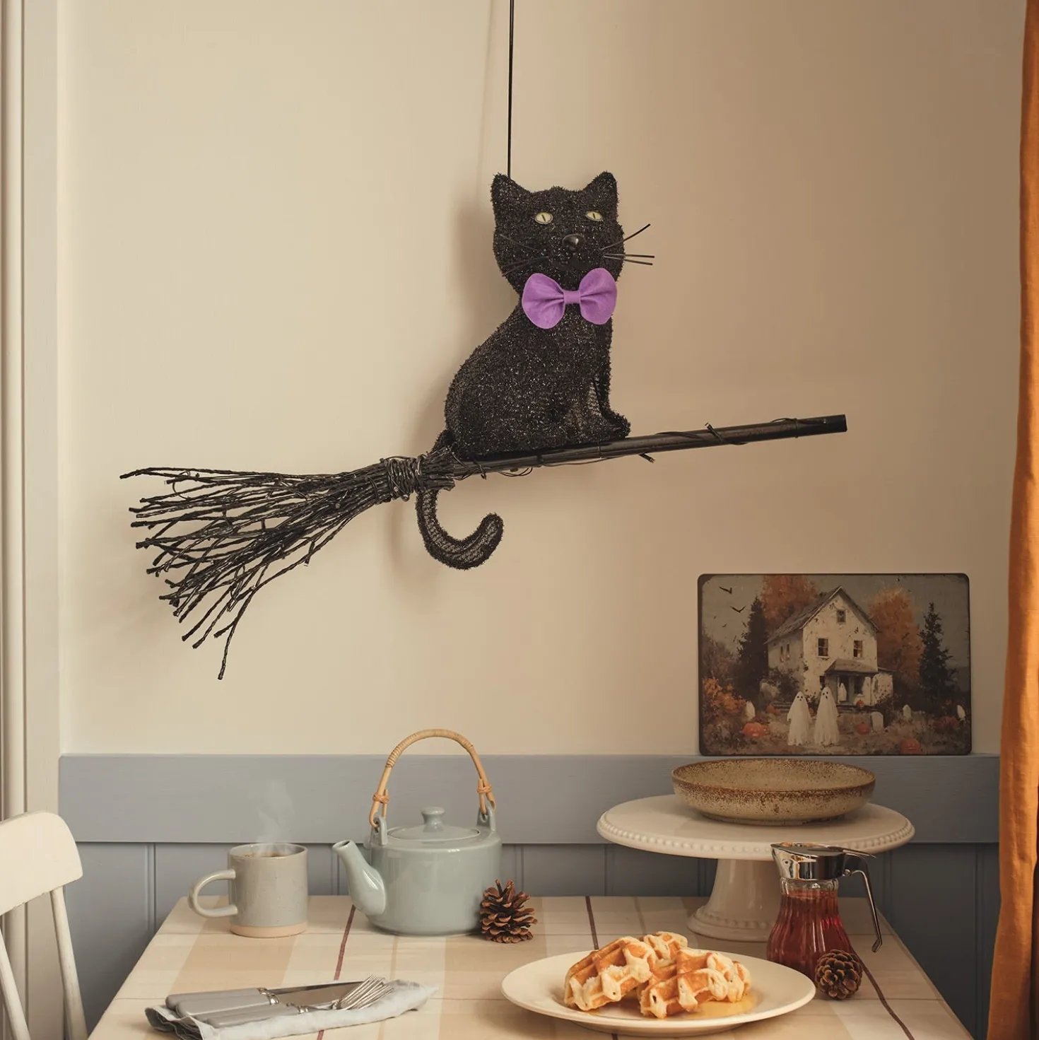 LED-Halloween-Katze auf Besen mit Timer für den Außenbereich