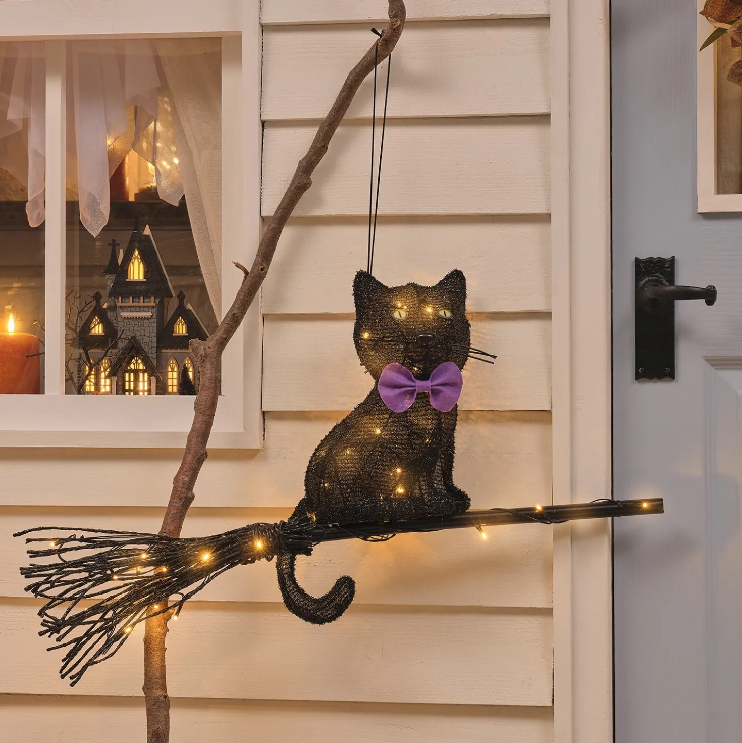LED-Halloween-Katze auf Besen mit Timer für den Außenbereich