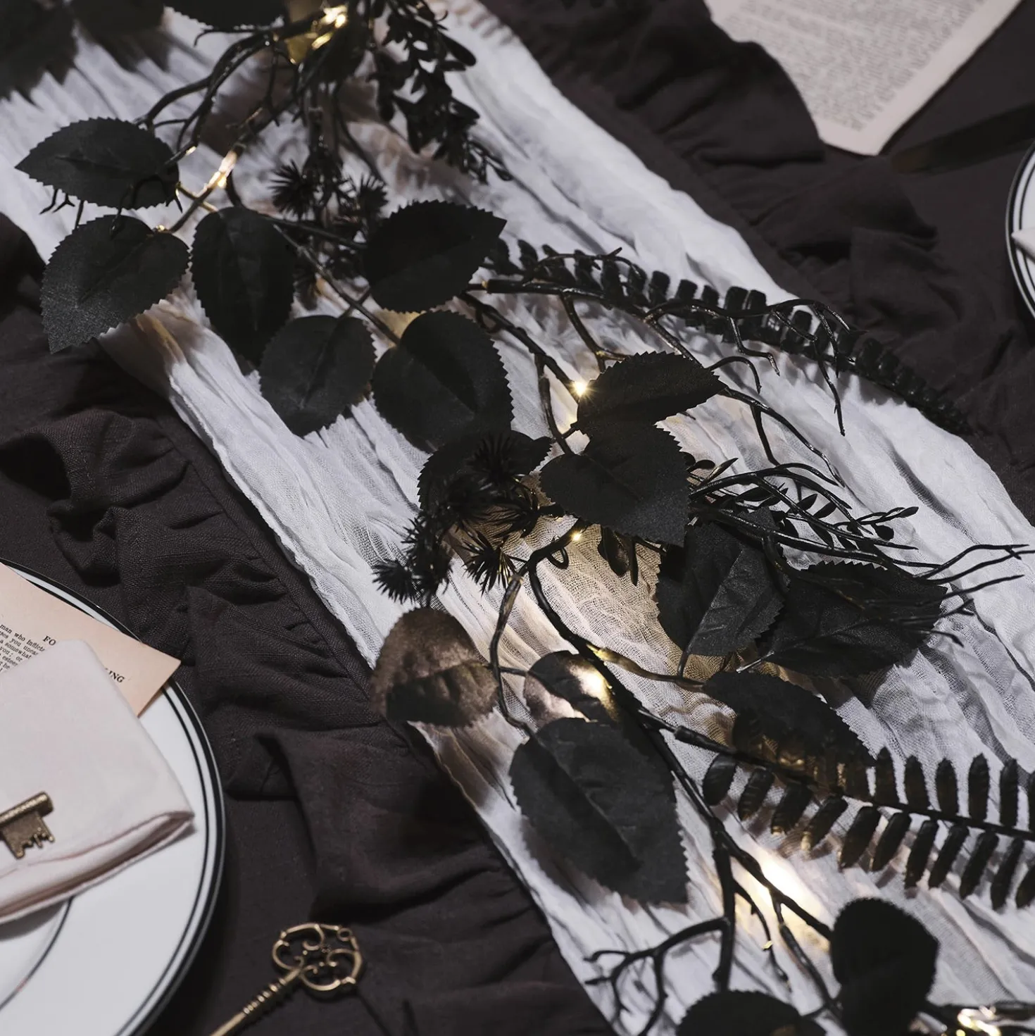 1,8m Halloweengirlande schwarzes Laub mit Beleuchtung