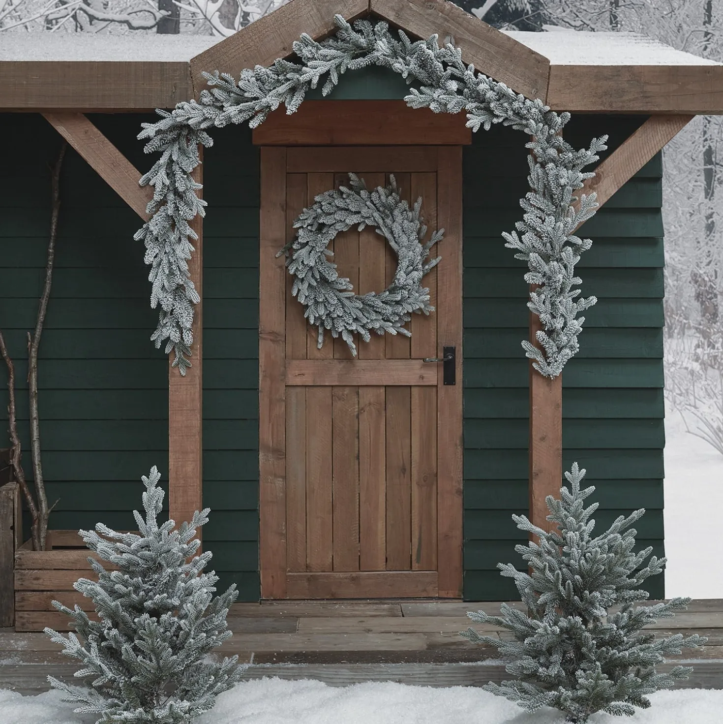 Outdoor Weihnachtsdeko-Set verschneiter Kranz, Girlande und Weihnachtsbaum Stableuchten