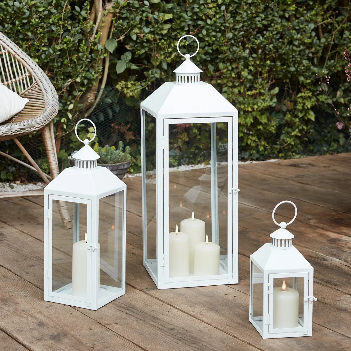 Perth Metall Laternen Trio in Weiß mit TruGlow® Outdoor Kerzen