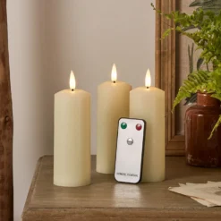 Schmales TruGlow® LED-Kerzen Trio aus Echtwachs mit Fernbedienung