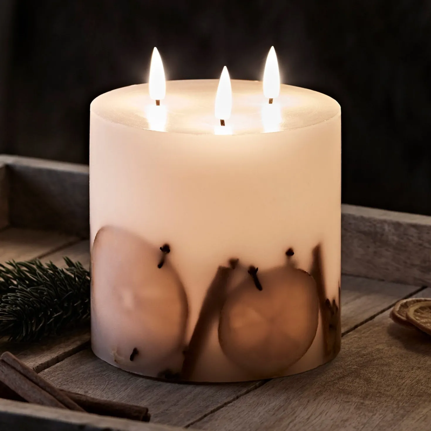 TruGlow® Winter LED Kerze Echtwachs mit 3 Dochten