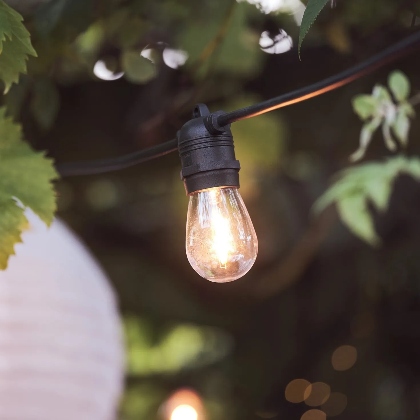 Ultimate Connect 45m 90er LED Lichterkette Glühbirnen warmweiß koppelbar schwarzes Kabel